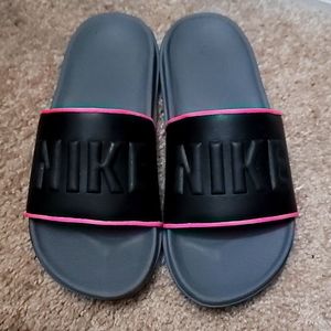Girls NIKE slides Black Grey with Pink. Size 5